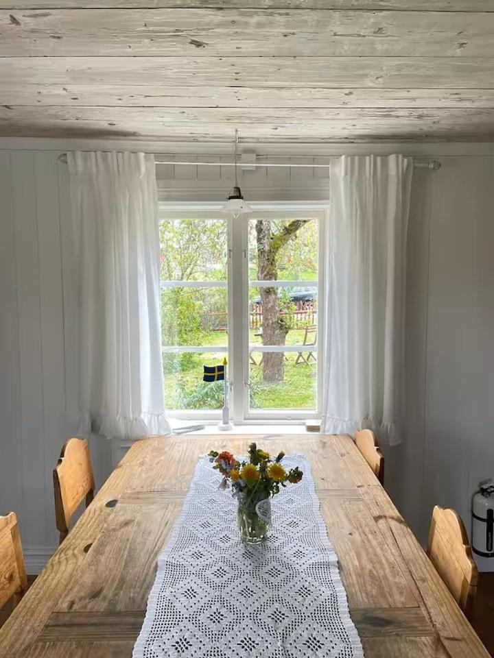 Вілла Bullerbyn - Mellangarden - Astrid Lindgren'S Family House Маріаннелунд Екстер'єр фото
